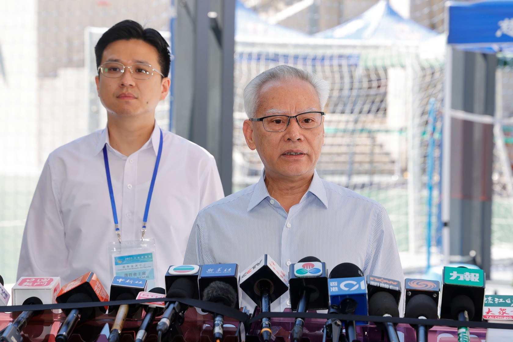 岑浩辉呼吁选民行使选举权履行公民的权利和义务